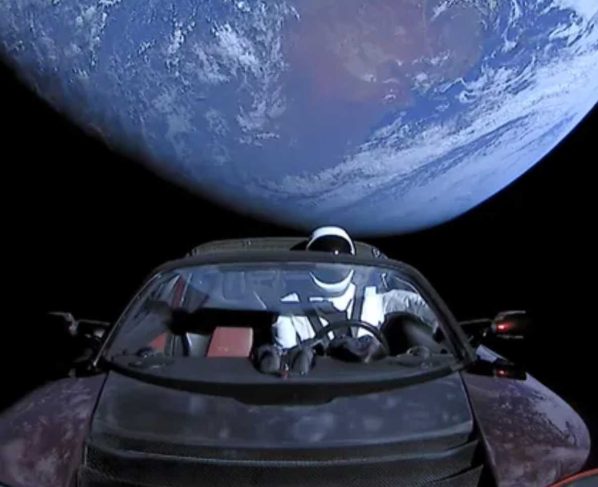 Tesla Roadster pegou carona no Falcon Heavy