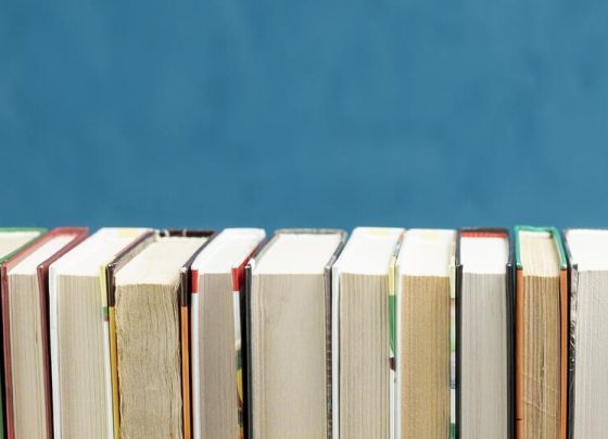 Especialistas comentaram sobre pesquisa da USP que livros didáticos do fundamental possuem erros e reproduzem estereótipos sobre línguas africanas | © Freepik