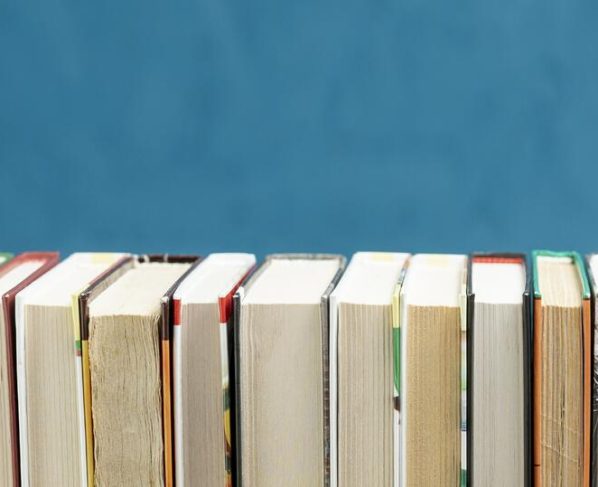 Especialistas comentaram sobre pesquisa da USP que livros didáticos do fundamental possuem erros e reproduzem estereótipos sobre línguas africanas | © Freepik