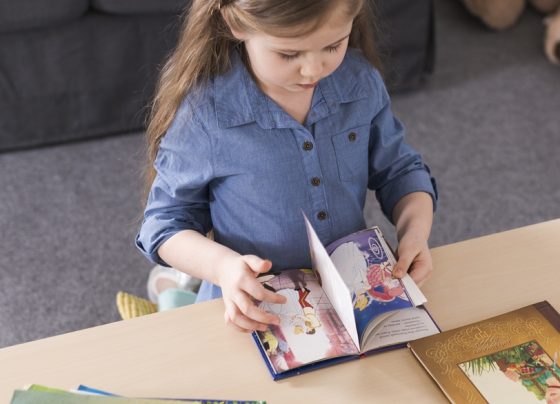 No estado de Maryland, nos EUA, grupo de pais conservadores quer retirar filhos de aulas que utilizem​ o livro 'Príncipe e cavaleiro', que conta com um casal LGBT | © Freepik