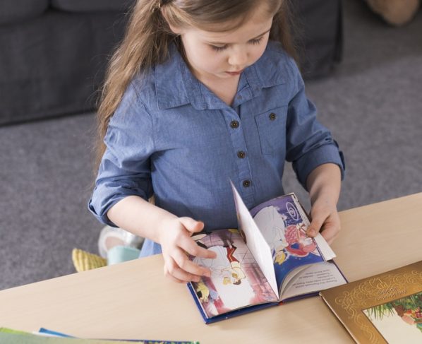 No estado de Maryland, nos EUA, grupo de pais conservadores quer retirar filhos de aulas que utilizem​ o livro 'Príncipe e cavaleiro', que conta com um casal LGBT | © Freepik