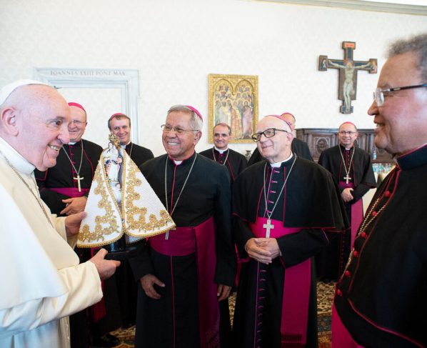 papa francisco recebeu nossa senhora do rocio