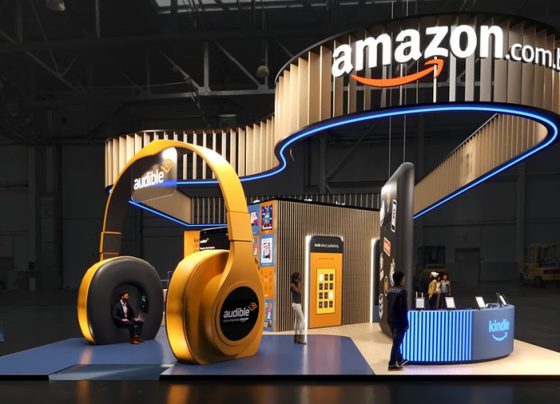 Detalhe do estande da Amazon na Bienal do Livro Rio 2025 | © Amazon