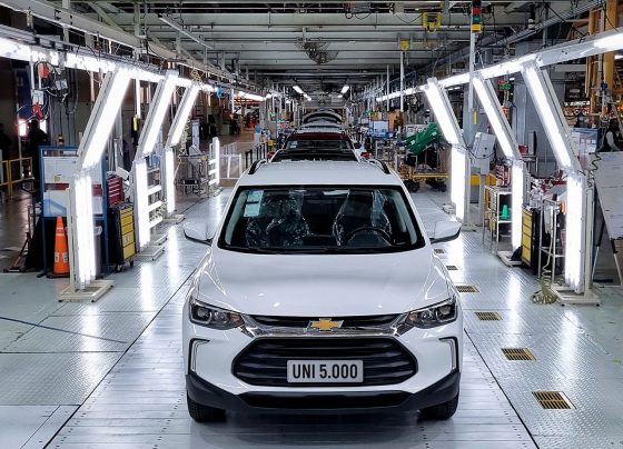 Linha de montagem do Chevrolet Tracker em Alvear, Argentina
