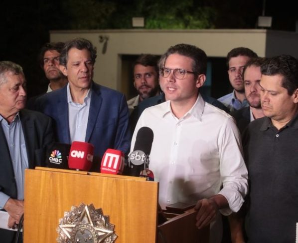 Motta concede entrevista ao lado de líderes, Haddad e Alcolumbre