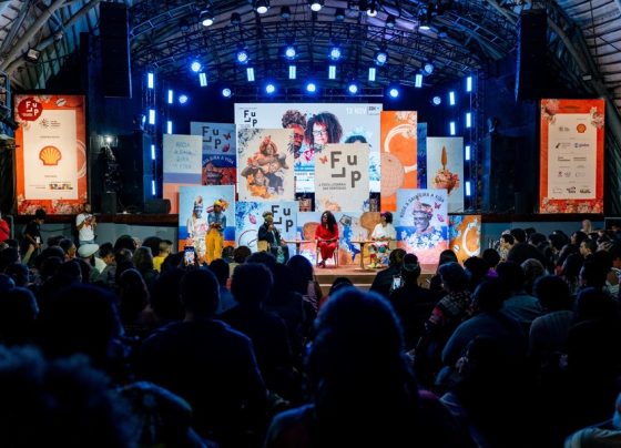 Mesa com Conceição Evaristo e Bernardine Evaristo, durante a edição da Flup 2024, no Circo Voador | © Hildemar Terceiro.