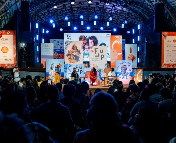 Mesa com Conceição Evaristo e Bernardine Evaristo, durante a edição da Flup 2024, no Circo Voador | © Hildemar Terceiro.