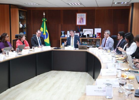 Percentual de municípios com resultados melhores em 2024 | © Sistemas Estaduais de Avaliação 2023 e 2024