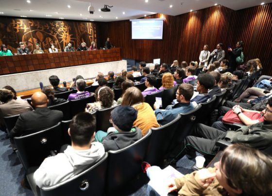 Audiência realizada no Plenarinho da Casa reuniu educadores, estudantes, pesquisadores, sindicatos, especialistas, representantes de instituições públicas e movimentos sociais (Créditos: Orlando Kissner/Alep)