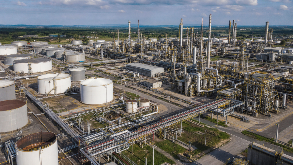 Estoques de petróleo dos EUA caem 1,692 milhão de barris na semana