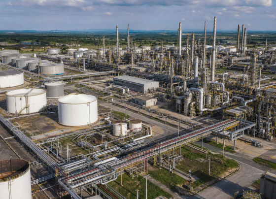 Estoques de petróleo dos EUA caem 1,692 milhão de barris na semana