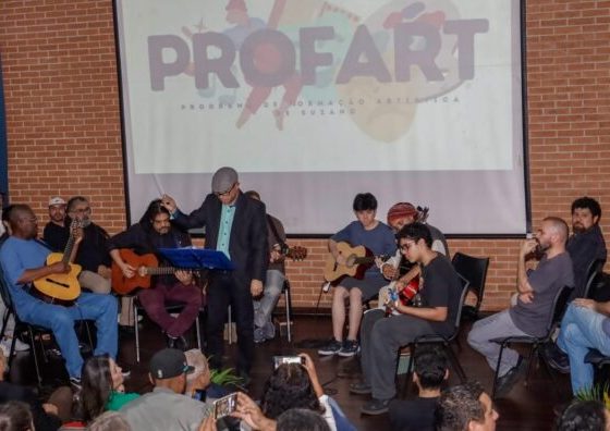 Cerimônia marca lançamento do livro sobre plano pedagógico do Profart