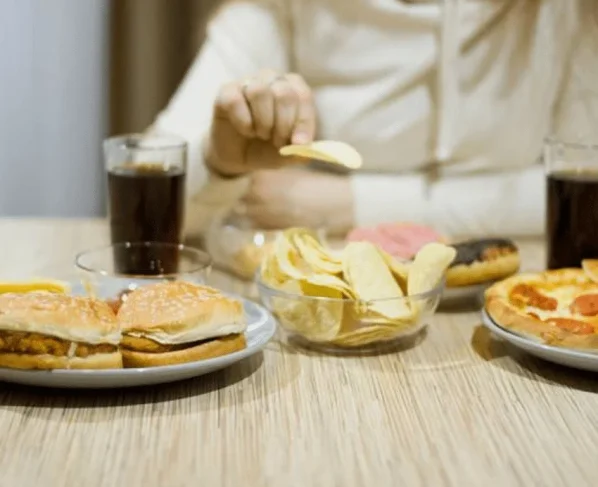Como diferenciar entre alimentos ultraprocessados e alimentos industrializados?
