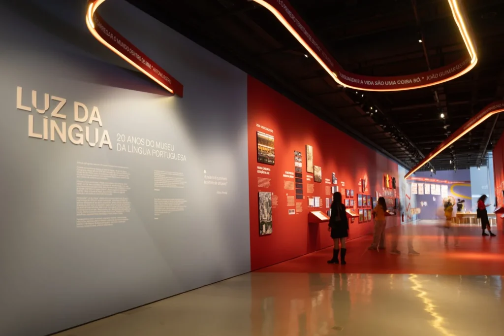Museu da Língua Portuguesa celebra 20 anos com nova mostra e glossário em setembro  