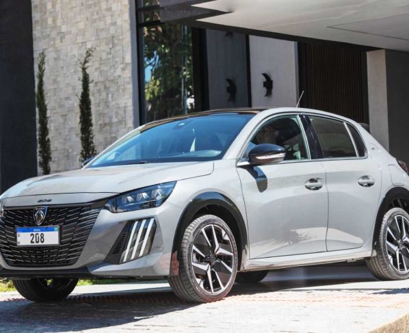 Peugeot 208 GT da linha 2025
