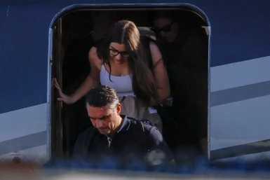 Flávio Bolsonaro chega a Miami após deixar o Brasil com a família