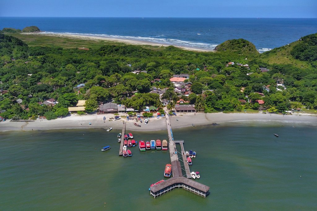 Ilha do Mel muda regras de acesso e prepara controle de entrada de turistas; veja o que já está valendo