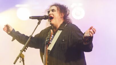 Robert Smith, do The Cure, receberá prêmio por defender fãs em vendas de ingressos